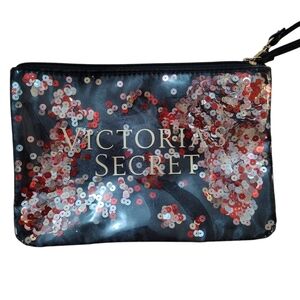 Victoria's Secret 🎁 FREE with the purchase of any item from my closet